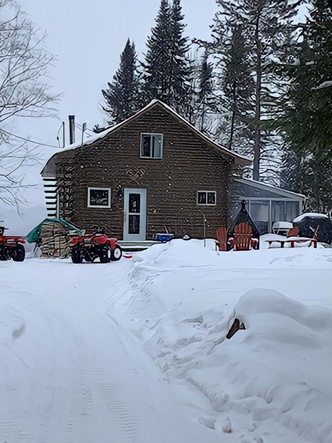 Le Chalet Au Souvenir Bouchette Exterior photo